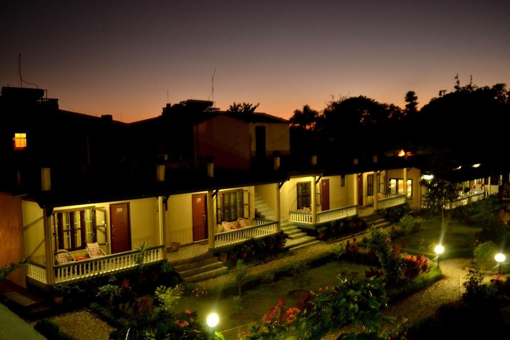 Chitwan Village Resort Sauraha Exterior photo