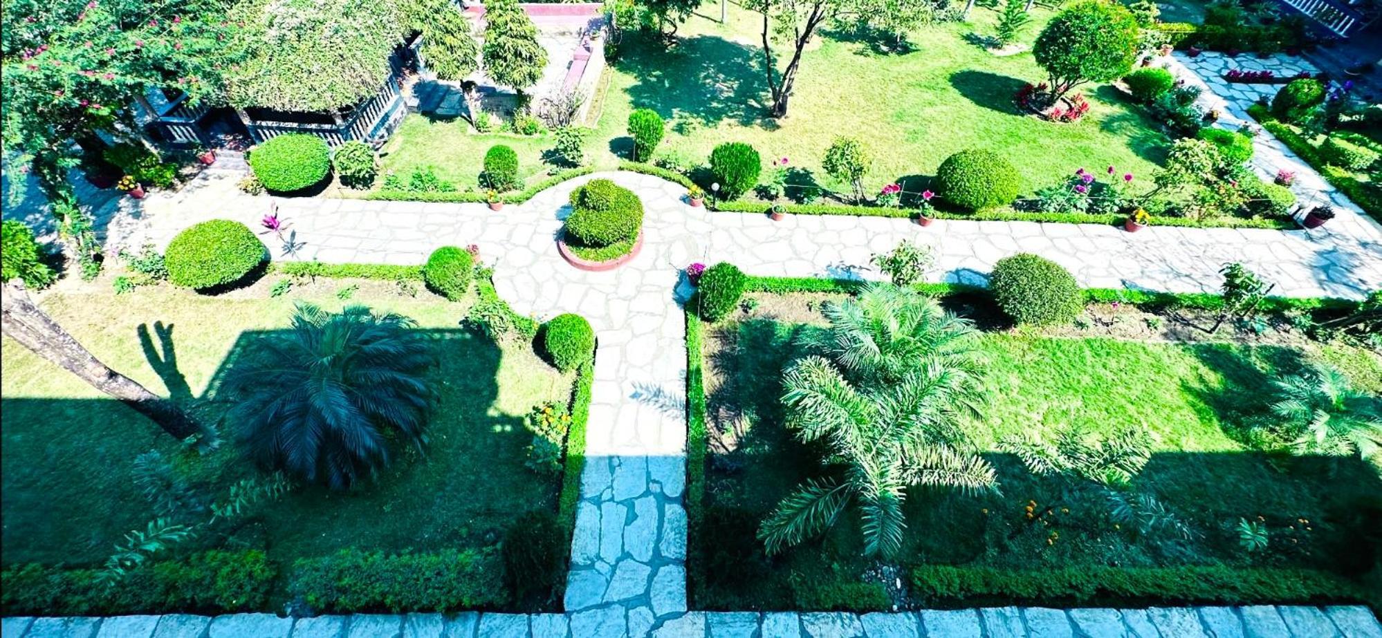Chitwan Village Resort Sauraha Exterior photo