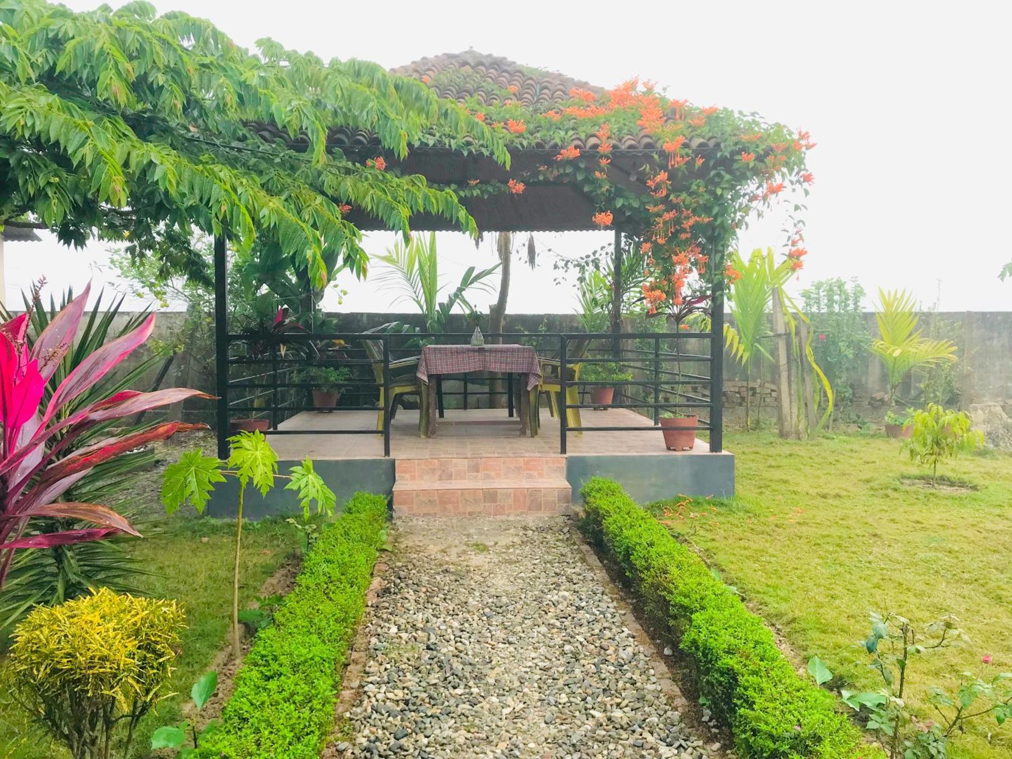 Chitwan Village Resort Sauraha Exterior photo
