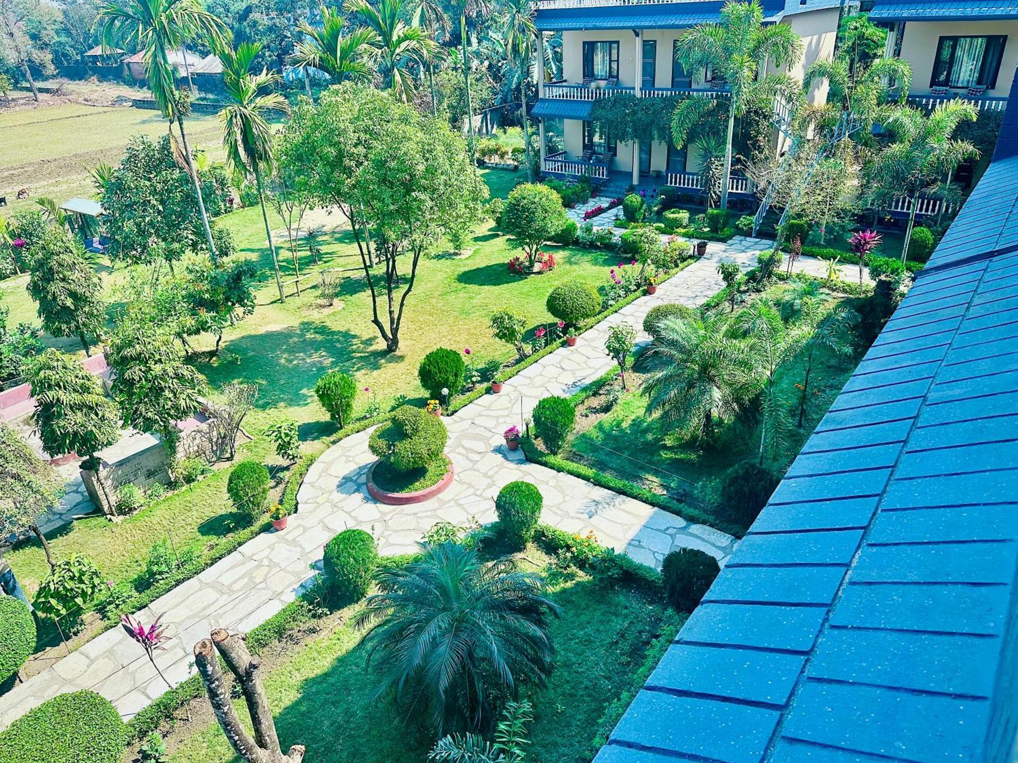 Chitwan Village Resort Sauraha Exterior photo