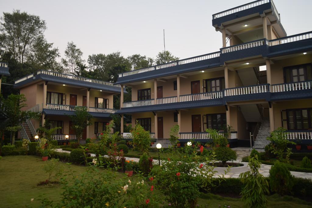 Chitwan Village Resort Sauraha Exterior photo