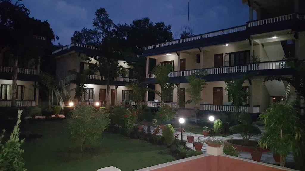 Chitwan Village Resort Sauraha Exterior photo