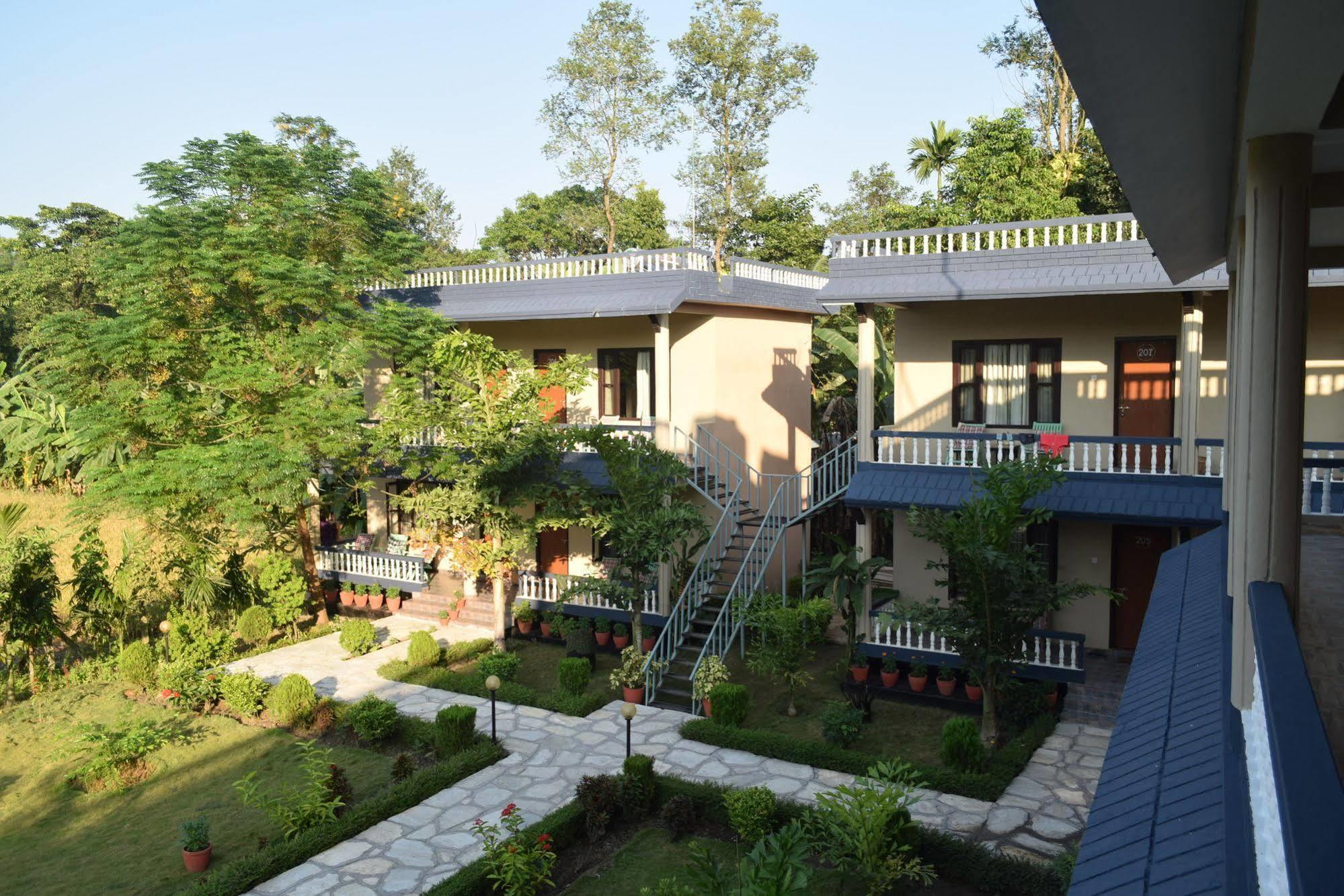Chitwan Village Resort Sauraha Exterior photo