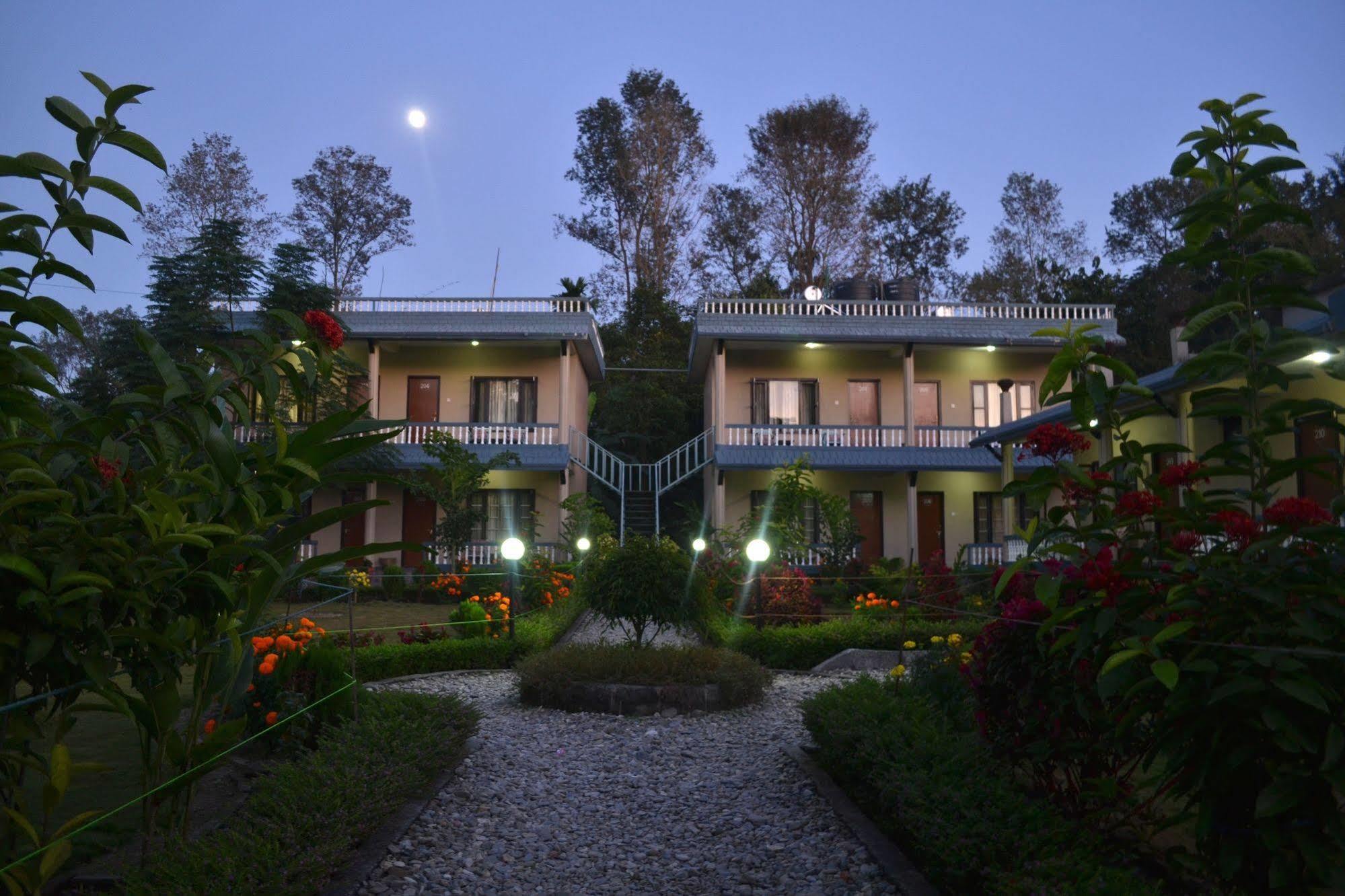 Chitwan Village Resort Sauraha Exterior photo