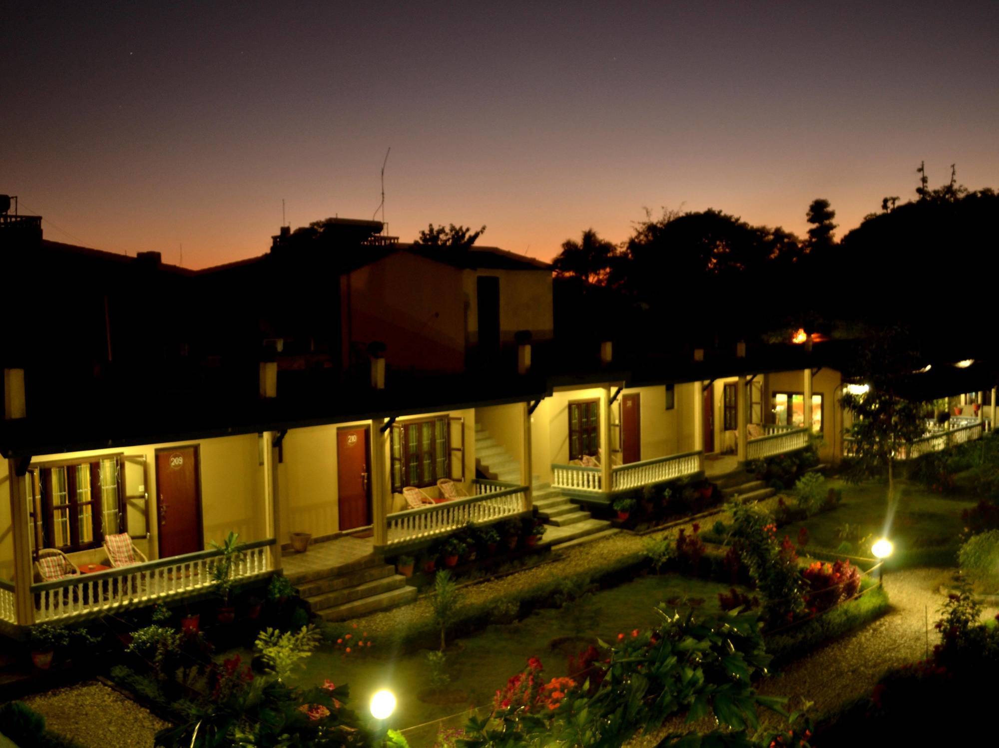 Chitwan Village Resort Sauraha Exterior photo