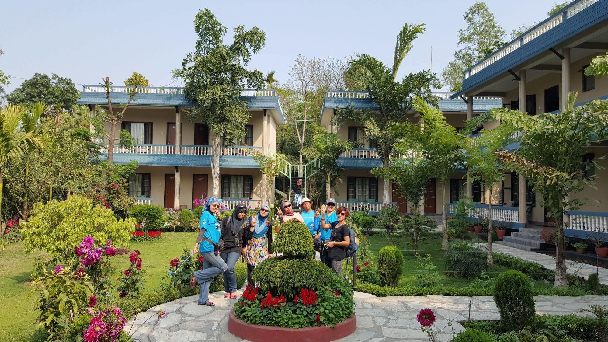Chitwan Village Resort Sauraha Exterior photo