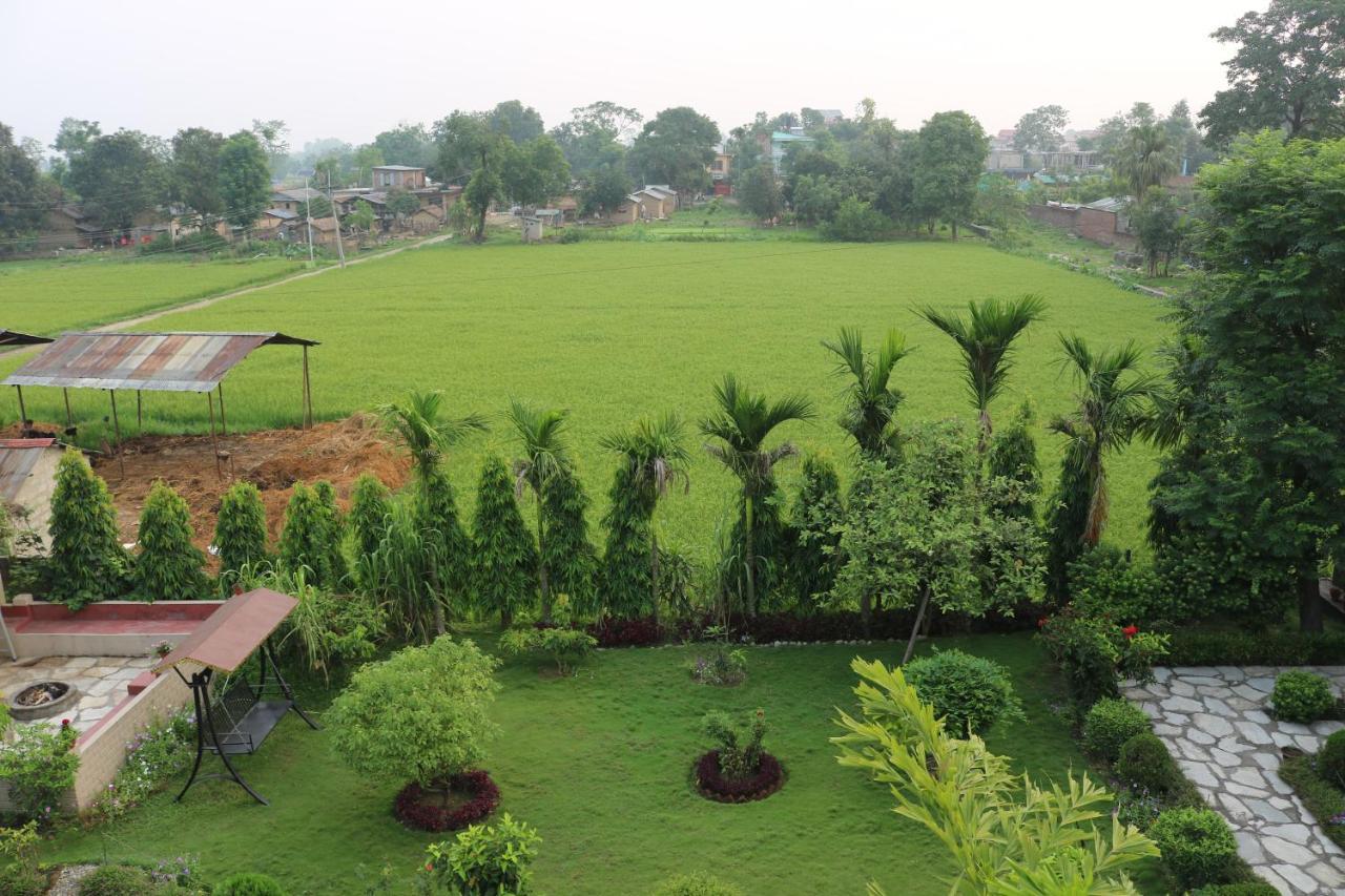 Chitwan Village Resort Sauraha Exterior photo